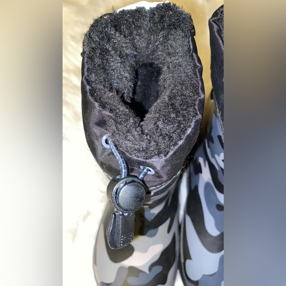 Western Chief Rainboots - Picture 6 of 8